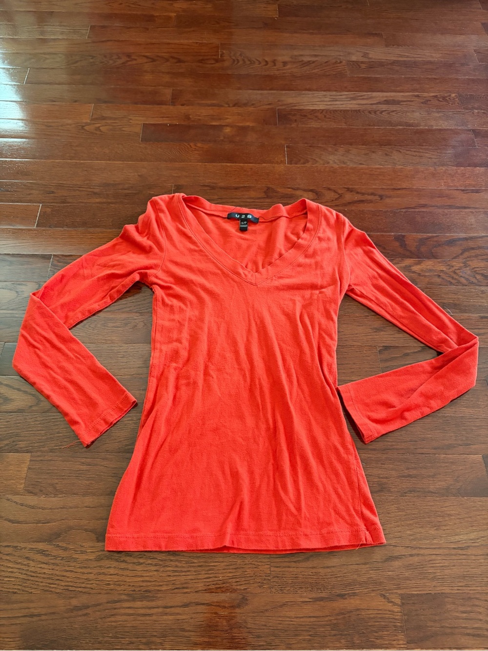 Orangey Red Women’s V Neck Long Sleeve Top (size Small)
